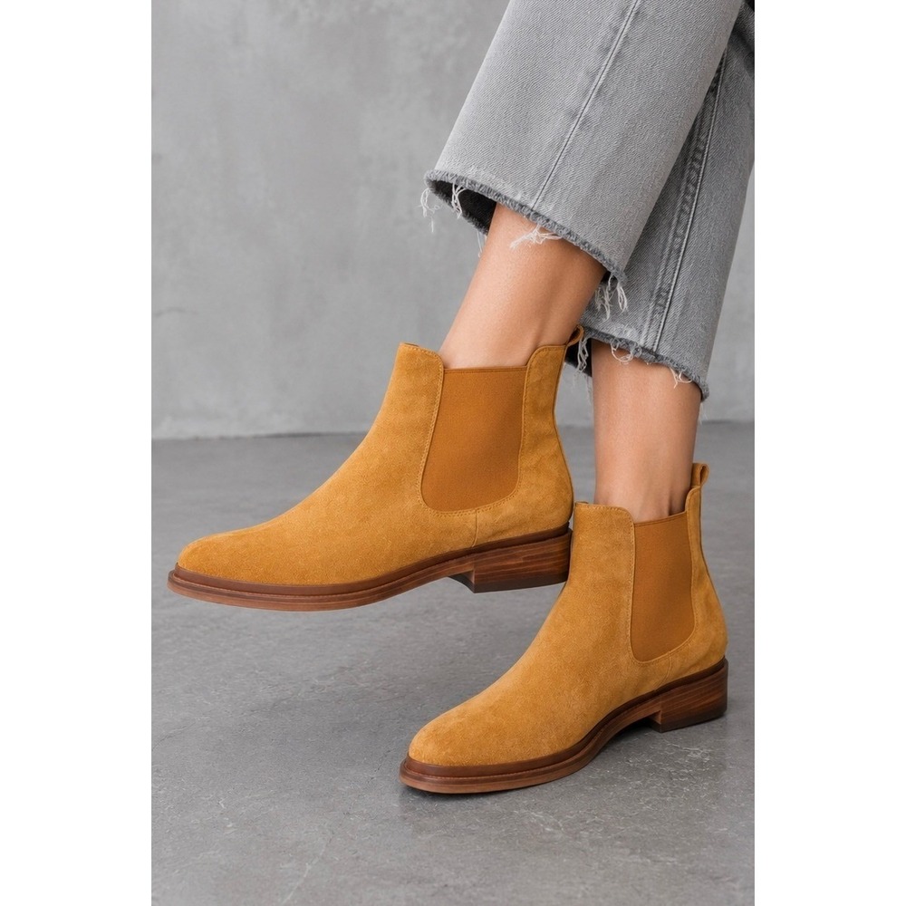 New $500 Vince Cecyl Leather Chelsea Ankle Boot Tan Size 9